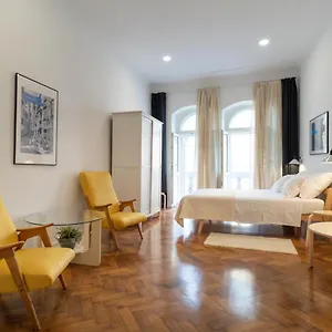 Mimi Carera & Apartment